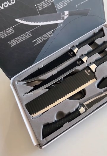 Cliente com kit de facas